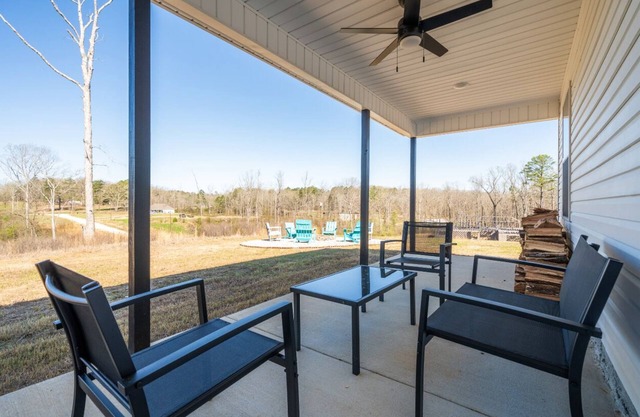 New Home on 5 acres 10 mins from Oaklawn/Casino/Lake/Shopping with amazing views
