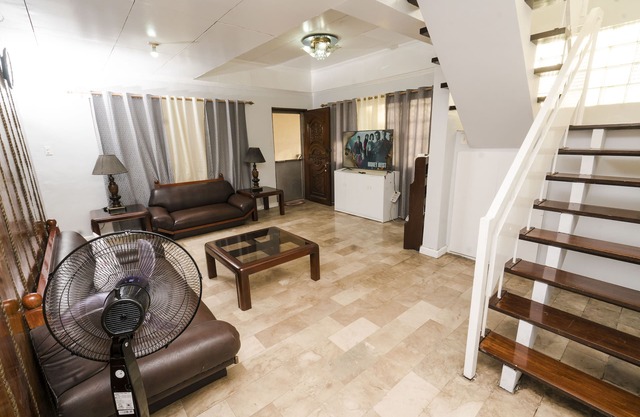 Nueva Intramuras Village House B