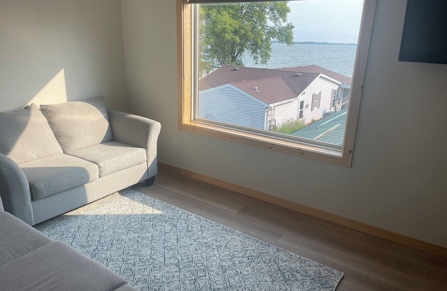 New lakeside apartment with covered parking