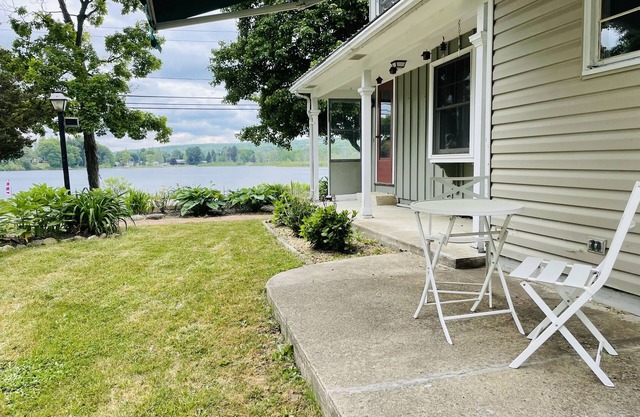 New listing!! 3 Bedroom Lake House near Lily Dale