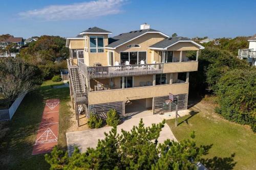 New Listing 3 Mins to Beach Pool Shuffleboard