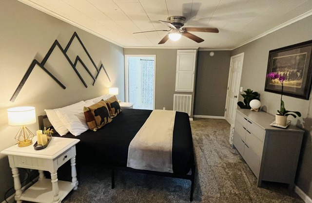 NEW LISTING. Close to hospital. downtown & parks.