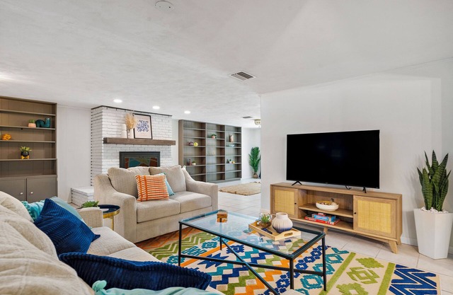 New listing discount! Beautiful house close to Anna Maria Island and Siesta Key.