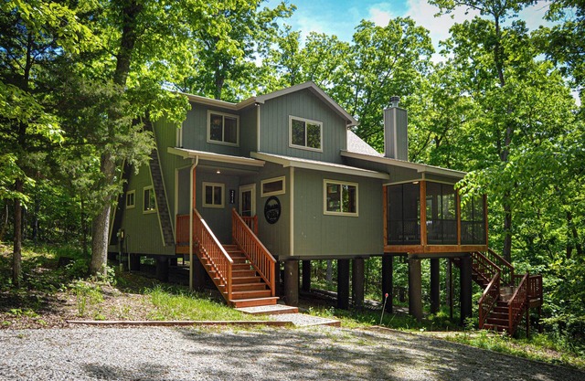 New Listing!! Huge Custom 4-bedroom Chalet in Innsbrook Resort - Pet Friendly!