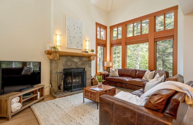 NEW LISTING | Ski-In/Out | Private Hot Tub | Double Garage | Managed By Aloha Whistler