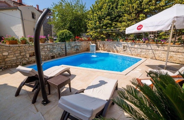 NUEVO !!!Encantadora casa restaurada con piscina privada y cascada
