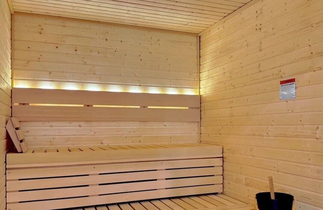 NEW Luxury 1BR w/ Pool, Sauna, EV + 5‑Min Bike to Art by Copperkey Collection