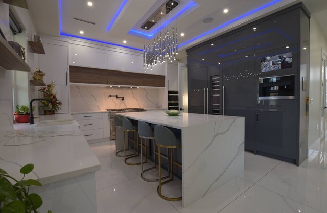 Luxury Home in Surrey Central | HVAC | Free Parking
