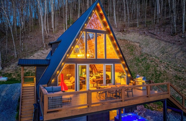 New! Luxury Sunset Mountain Views! HotTub, GameRm & Theatre -Maggie Valley-Sylva