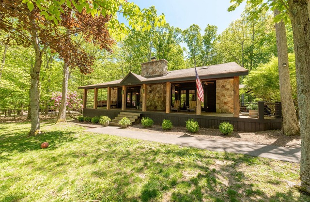 New! Middleton Cottage: Dogs Ok, Lake Access, Hot Tub!