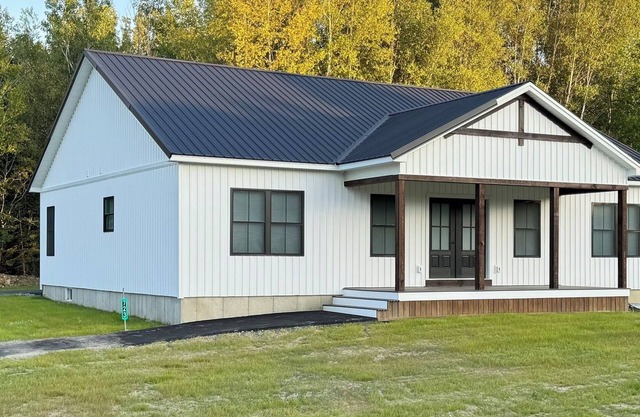 New Modern | Firepit | $BR/ 3 Baths