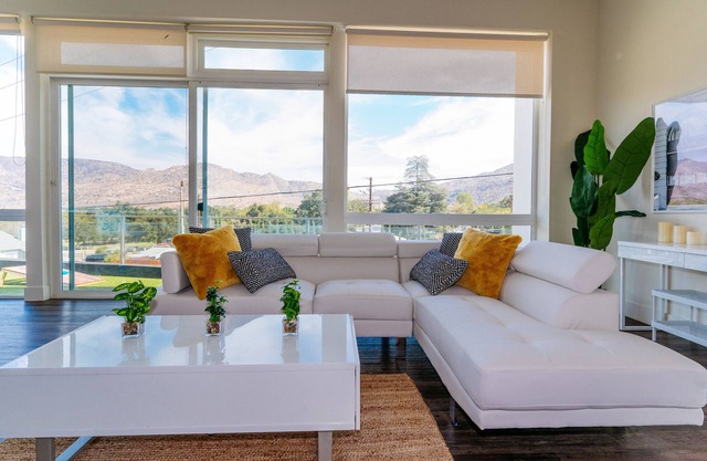 New Modern Home w/ Patio Deck View - Close To Beach