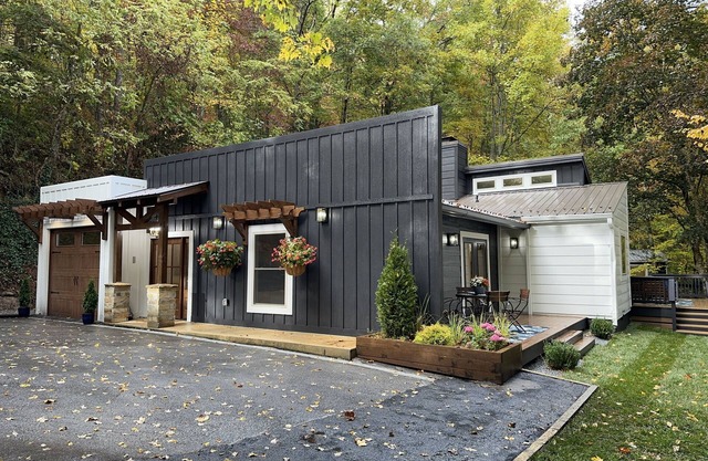 New Mountain Home, EV Charger, All Ensuite Bedrooms, Fire-pit Area