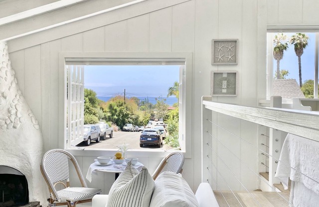¡Nuevo! Ubicación privilegiada de Laguna Village, vista al mar, estudio moderno de cabaña costera