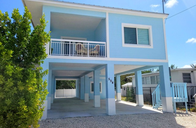 New private home w/ dedicated workspace. Pet friendly, family-friendly!