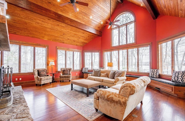 New! Sailor's Point: Lakefront, Hot Tub, Dock, Dogs OK!