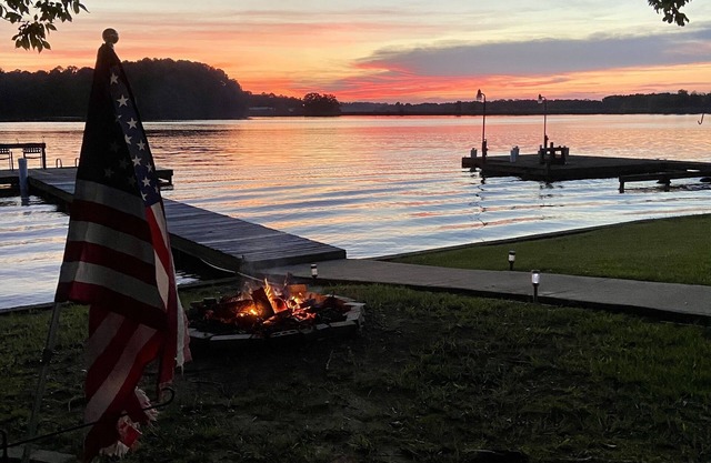 🚌NEW Skoolie on Lake Weiss | LAKE FRONT & Fishing 🎣