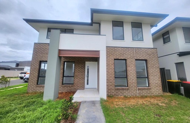 New, Spacious and Cozy Home at Austral