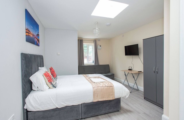 *New Studio* Cosy and Clean Zone 6 Cheslfield 2