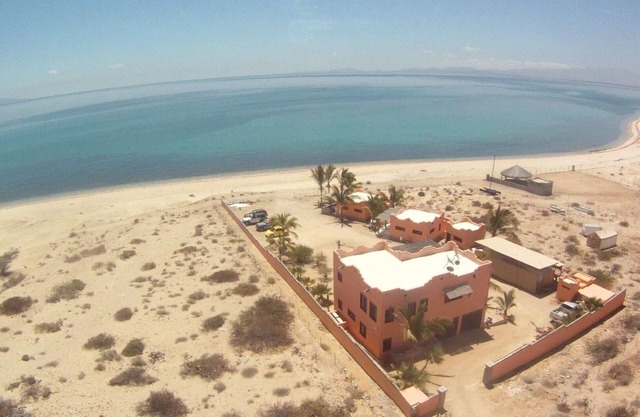 casa principal frente a la playa villa de 6 dormitorios total más de 2 casitas