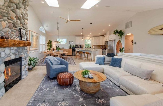 NEW Surf-Inspired Retreat, King Beds, Chef's Kitchen, Outdoor Lounge, Walk to Beach