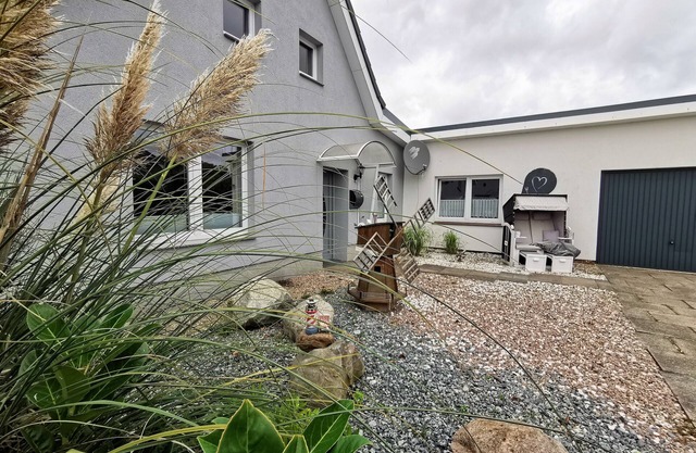 New House up to 10 people near the sea