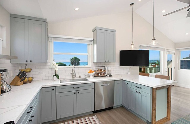 LUX 5 bedroom w/ pool & ocean view, Sunset Cliffs
