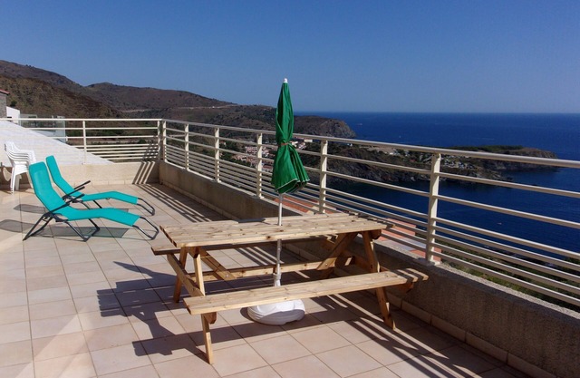 New villa 95m2/ beautiful sea view/ large terrace/ courtyard/ garage/ children's playroom