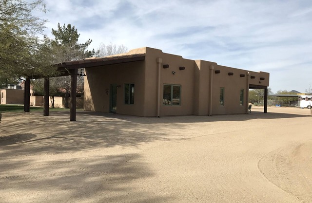 Nueva casa de estilo occidental en 5 acres en Cave Creek Az TARIFA ESPECIAL OCT NOV DIC