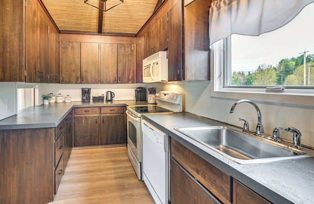 Newcomb Retreat w/ Mountain Views & Fire Pit!