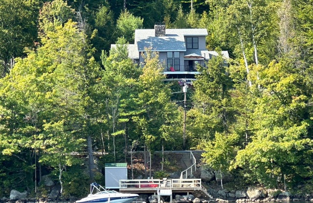 Newfound Lakefront Retreat – 4BR Huge Deck Private Dock and Water Toys!