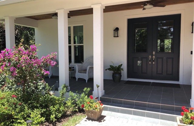 Newly Built Florida Cottage Style Home Private and welcoming close to beach!