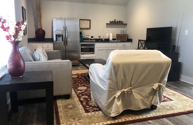 Apartamento de garaje privado de nueva construcción en el vecindario de Little Rock's Heights.