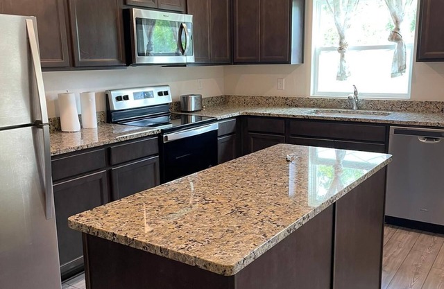 Newly Built Townhouse Near Disney And Other Amenities
