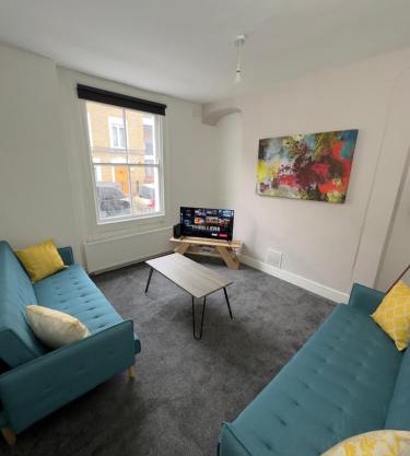 Newly Decorated 5-Bed Hackney Townhouse