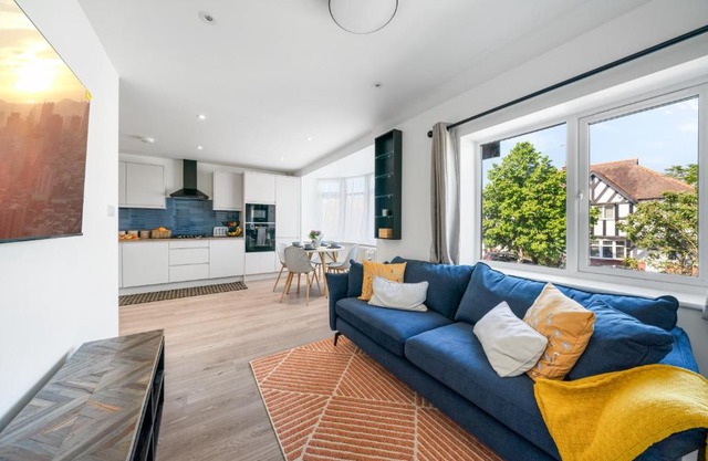 Newly Refurbished 2 Bed Flat