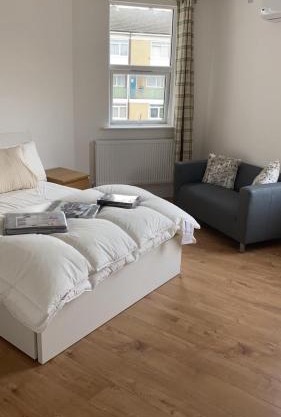 Newly refurbished flat in camberwell, london