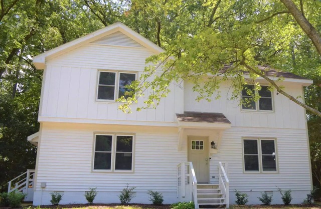 Newly Remodeled 2 BR Townhome