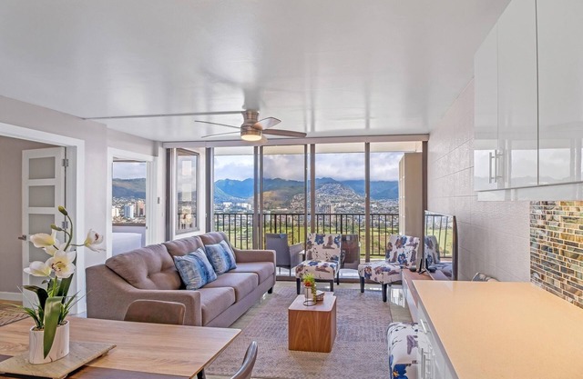 Newly Remodeled - 30th Floor Suite with EPIC Mountain Views by Koko Resort Vacation Rentals