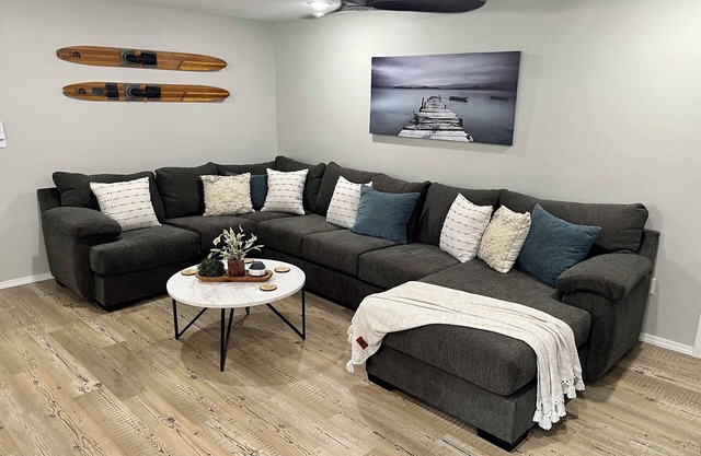 Newly Renovated 4-bedroom house is a 5 minute walk to Buncombe Creek Marina