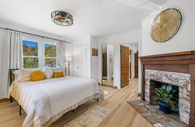 Newly Renovated and Charming 1915 Farmhouse on the Ivy River