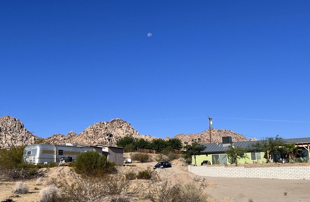 Newly Renovated House 5 minute walk from Joshua Tree National Park