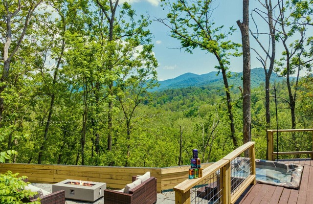 Newly Renovated Mountain Retreat