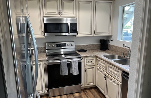 Newly renovated OC Condo w/ Memory Foam King Bed