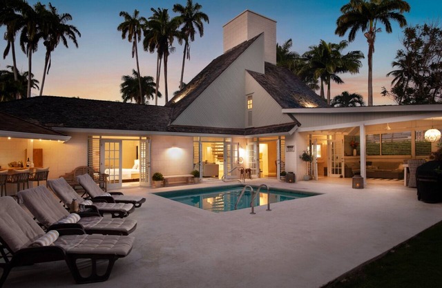 NEXT TO BEACH STUNNING VILLA & POOL WITHIN LUSH TROPICAL PRIVATE GARDENS & GATES