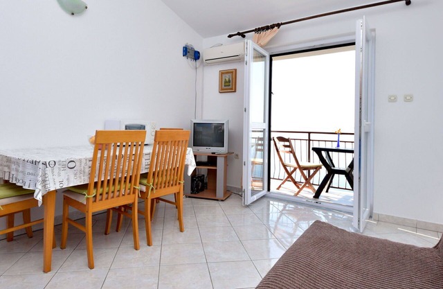Acogedor apartamento para 3 personas con WIFI, A/C, TV, terraza y aparcamiento