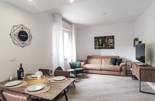 Hermoso apartamento para 4 personas con WIFI, TV, patio, mascotas permitida y aparcamiento