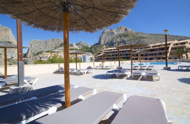 Bonito apartamento para 4 personas con WIFI, A/C, piscina, TV, terraza y aparcamiento