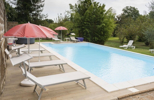 Hermoso apartamento para 9 personas con WIFI, piscina, TV, mascotas permitida y aparcamiento