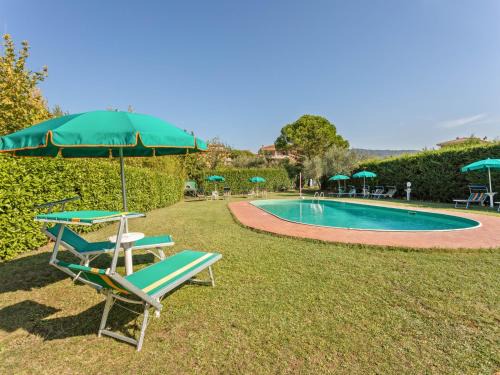 Nice apartment in Tuoro sul Trasimeno with pool